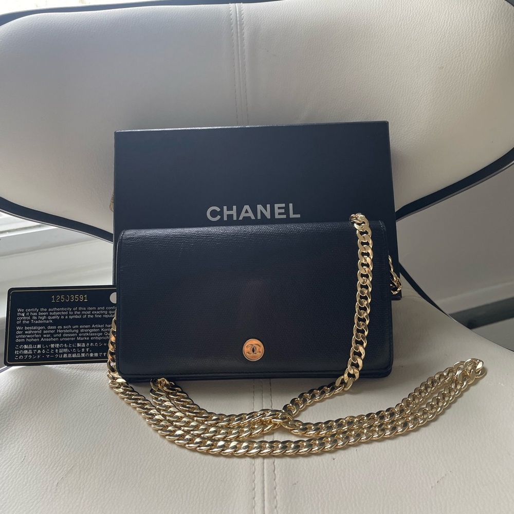 Authentic Chanel Vintage CC Button L-Yen WOC